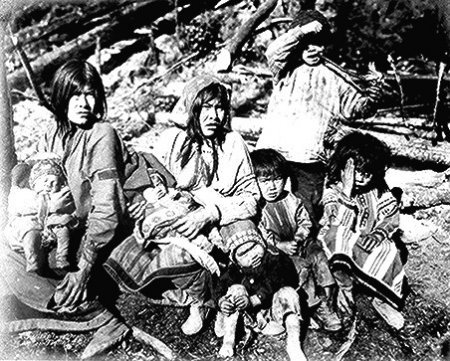 Tlingit_women_and_children